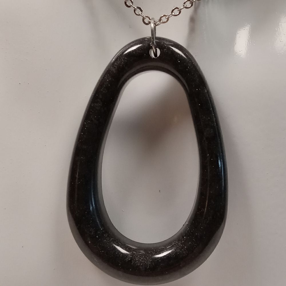 CLEARANCE Black oval resin pendant necklace - Picture 1 of 6
